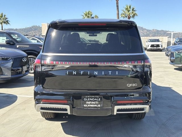 2027 Infiniti QX80 photo 4