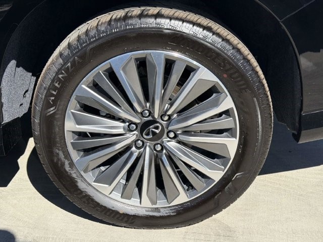 2027 Infiniti QX80 photo 5