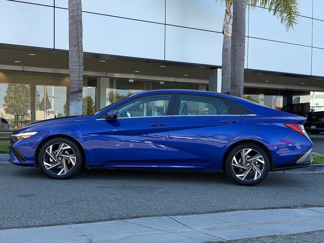 2024 Hyundai Elantra Limited Limited IVT Regular Unleaded I-4 2.0 L/122 [2]