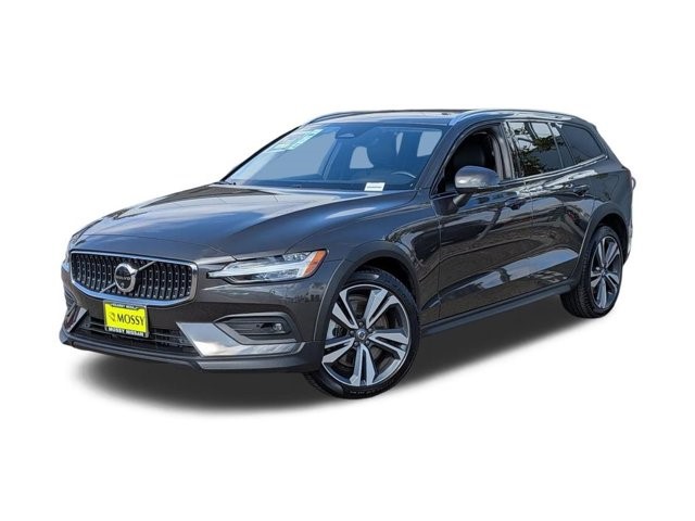 2025 Volvo V60 Cross Country Plus B5 AWD Plus Intercooled Turbo Gas/Electric I-4 2.0 L/120 [0]
