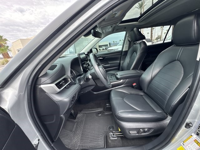 2023 Toyota Highlander XLE - Photo 10