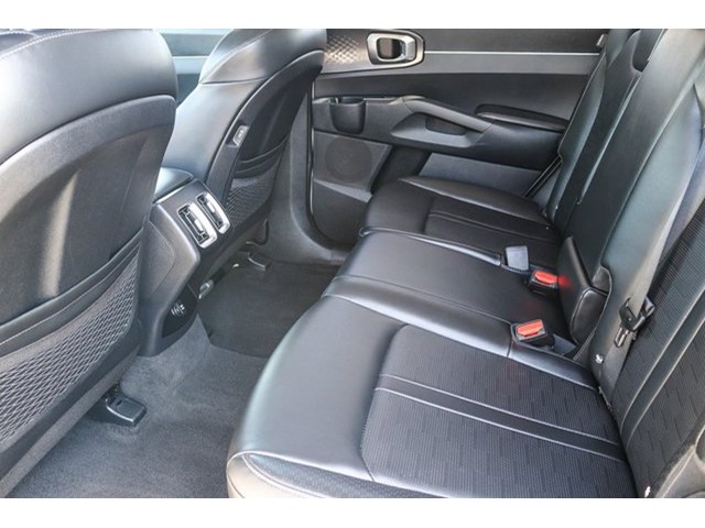 2024 Kia Sorento S - Photo 18