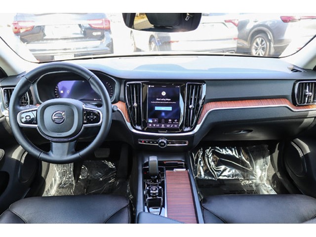 2025 Volvo V60 Cross Country Plus - Photo 12