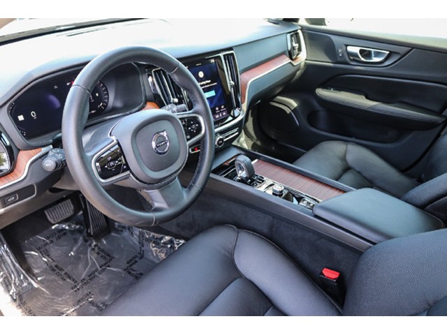 2025 Volvo V60 Cross Country Plus - Photo 16