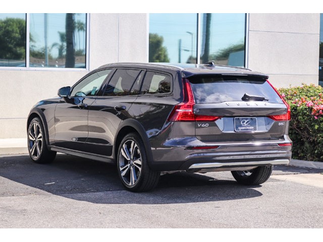 2025 Volvo V60 Cross Country Plus - Photo 6