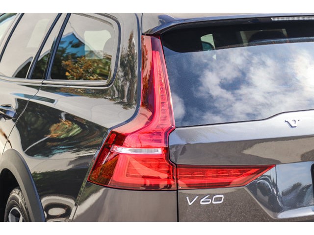 2025 Volvo V60 Cross Country Plus - Photo 9