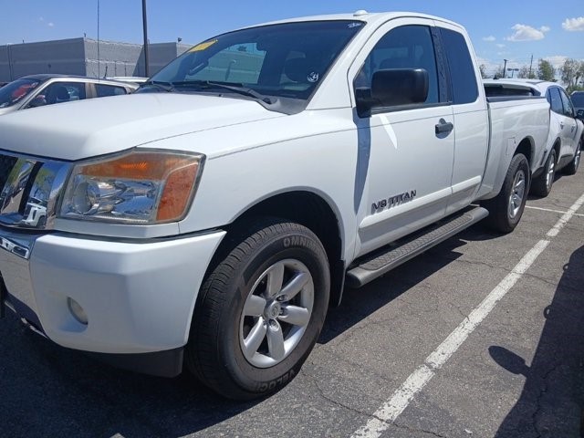 2014 Nissan Titan SV 2WD King Cab SWB SV Regular Unleaded V-8 5.6 L/339 [2]