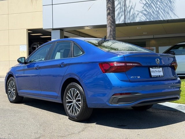 2024 Volkswagen Jetta SE SE Auto Intercooled Turbo Regular Unleaded I-4 1.5 L/91 [3]