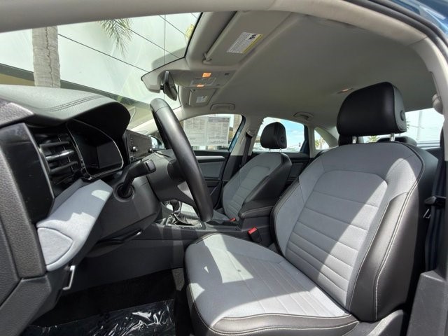 2025 Volkswagen Jetta SE SE Auto Intercooled Turbo Regular Gasoline I-4 1.5 L/91 [16]