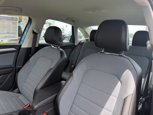 2025 Volkswagen Jetta SE SE Auto Intercooled Turbo Regular Gasoline I-4 1.5 L/91 [17]