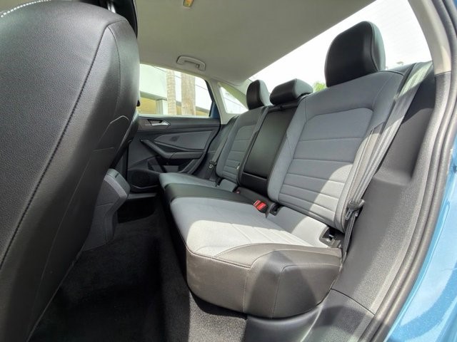 2025 Volkswagen Jetta SE SE Auto Intercooled Turbo Regular Gasoline I-4 1.5 L/91 [18]