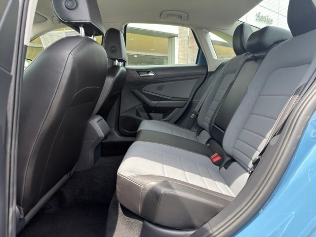 2025 Volkswagen Jetta SE SE Auto Intercooled Turbo Regular Gasoline I-4 1.5 L/91 [19]