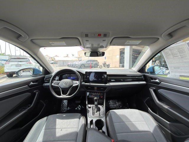 2025 Volkswagen Jetta SE SE Auto Intercooled Turbo Regular Gasoline I-4 1.5 L/91 [22]