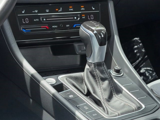 2025 Volkswagen Jetta SE SE Auto Intercooled Turbo Regular Gasoline I-4 1.5 L/91 [29]