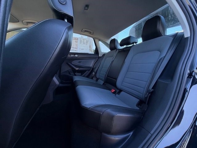 2025 Volkswagen Jetta SE SE Auto Intercooled Turbo Regular Gasoline I-4 1.5 L/91 [17]