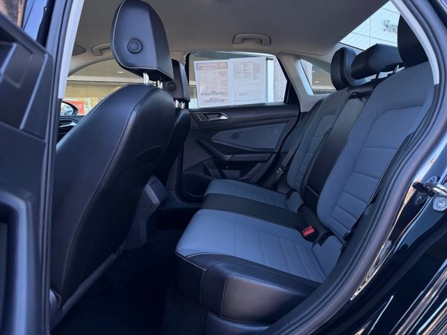2025 Volkswagen Jetta SE SE Auto Intercooled Turbo Regular Gasoline I-4 1.5 L/91 [18]