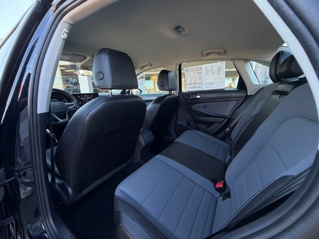 2025 Volkswagen Jetta SE SE Auto Intercooled Turbo Regular Gasoline I-4 1.5 L/91 [19]