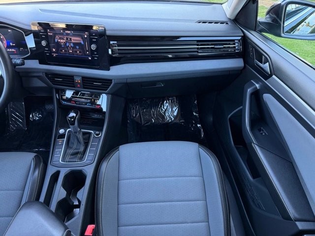 2025 Volkswagen Jetta SE SE Auto Intercooled Turbo Regular Gasoline I-4 1.5 L/91 [26]