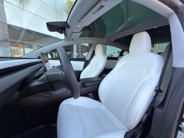 2025 Tesla Model 3  Electric [16]