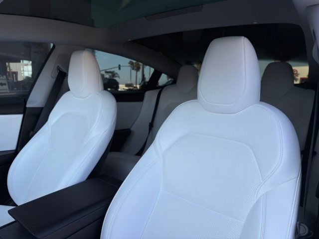 2025 Tesla Model 3  Electric [17]
