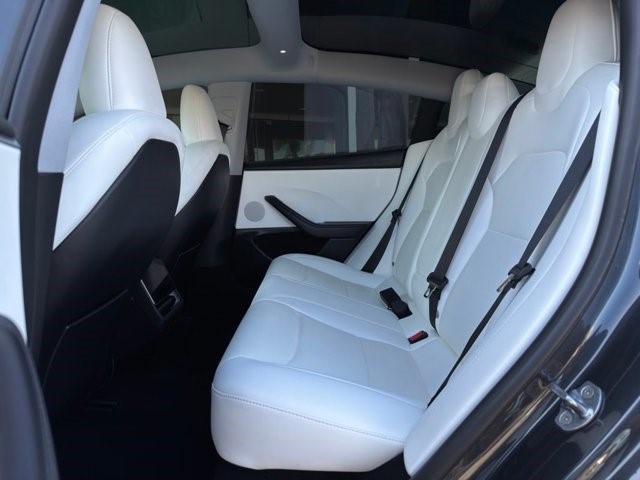2025 Tesla Model 3  Electric [19]