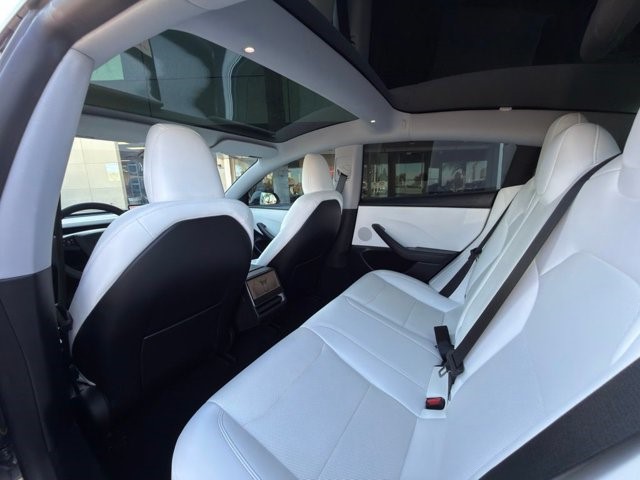 2025 Tesla Model 3  Electric [21]