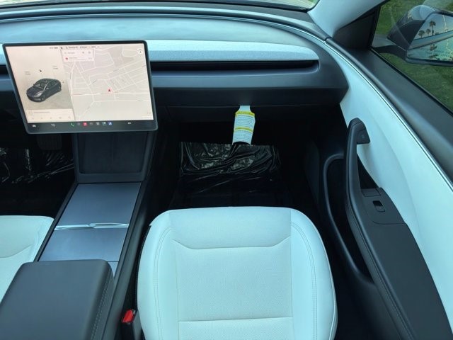 2025 Tesla Model 3  Electric [26]