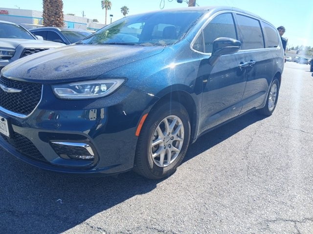 2025 Chrysler Pacifica Select Select FWD Regular Gasoline V-6 3.6 L/220 [0]