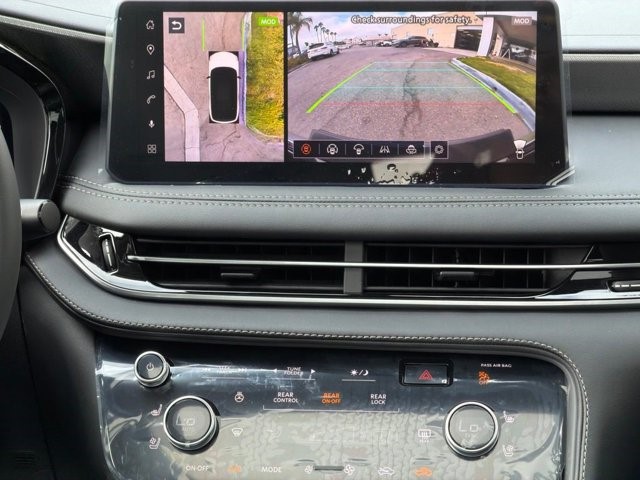 2027 INFINITI QX60 LUXE LUXE FWD Intercooled Turbo Premium Gasoline I-4 2.0 L/122 [33]