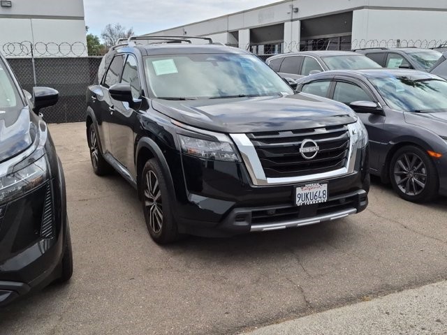 2025 Nissan Pathfinder Platinum Platinum 2WD Regular Gasoline V-6 3.5 L/213 [16]