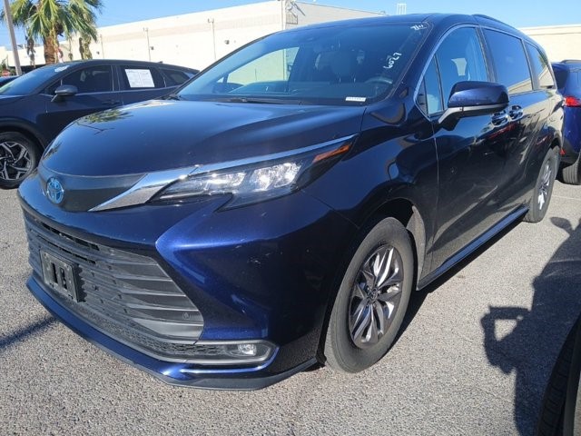 2025 Toyota Sienna XLE XLE FWD 8-Passenger Gas/Electric I-4 2.5 L/152 [0]