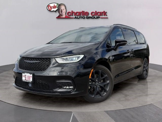 2025 Chrysler Pacifica Limited Limited FWD Regular Gasoline V-6 3.6 L/220 [0]