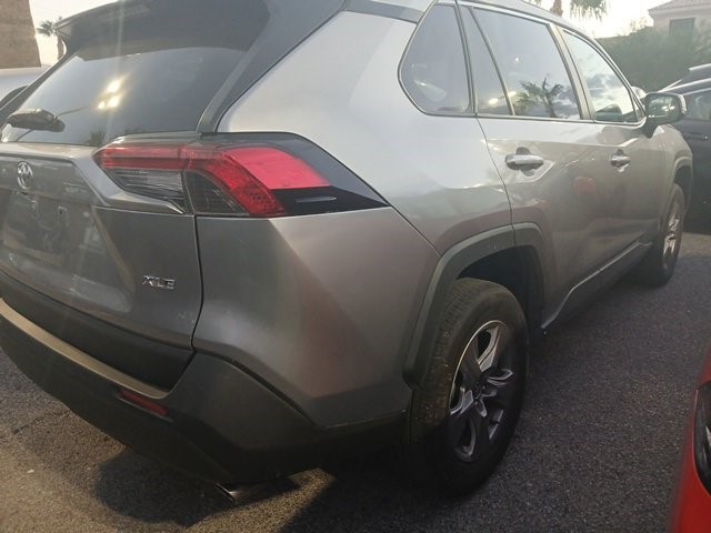 2025 Toyota RAV4 XLE - Photo 8
