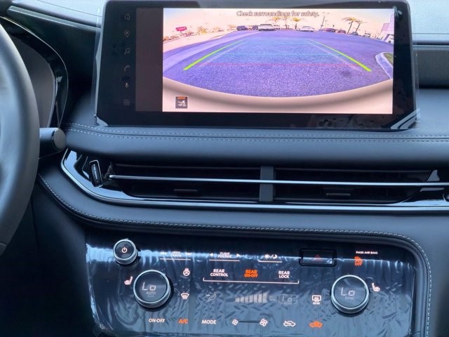 2027 INFINITI QX65 LUXE LUXE AWD Intercooled Turbo Premium Gasoline I-4 2.0 L/122 [33]