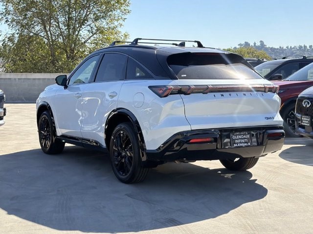 2027 Infiniti QX65 photo 3