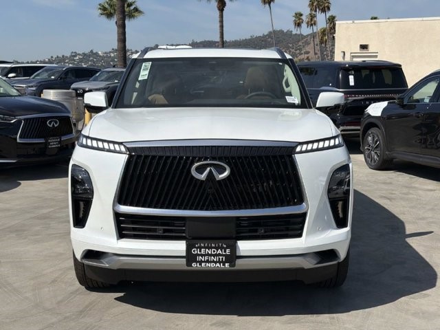 2027 Infiniti QX80 photo 2