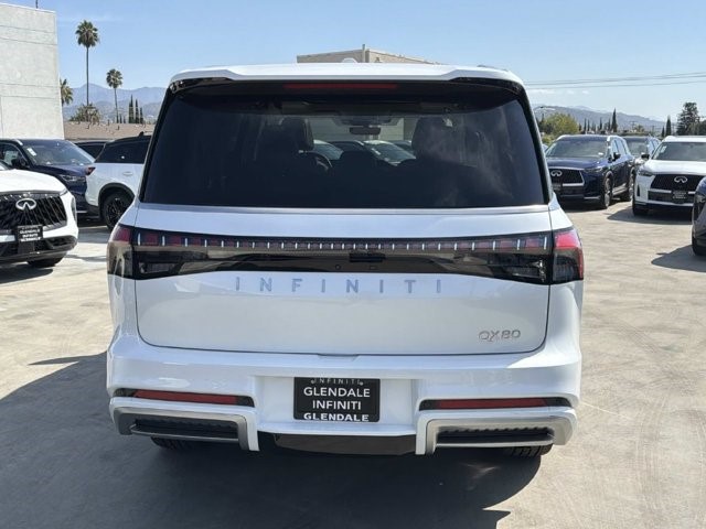 2027 Infiniti QX80 photo 4