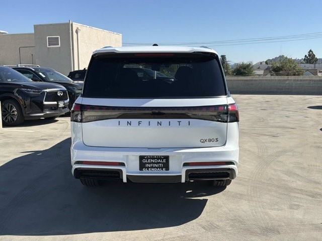 2027 Infiniti QX80 photo 4