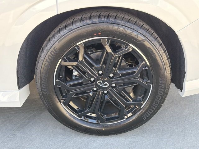 2027 Infiniti QX80 photo 5