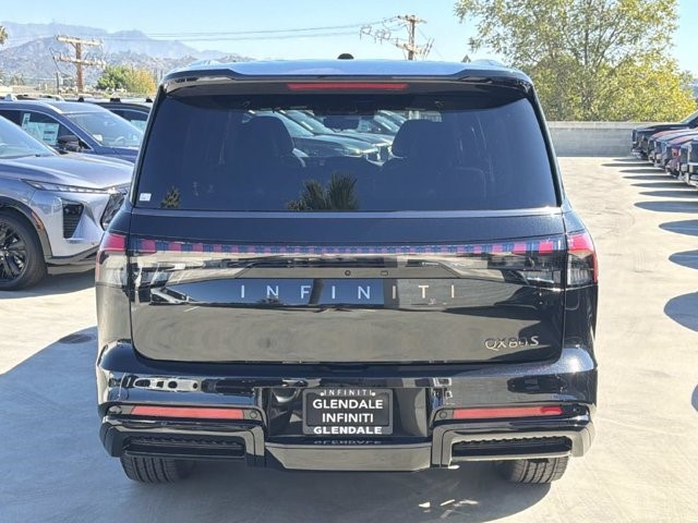 2027 Infiniti QX80 photo 4